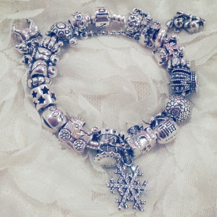 My Pandora Bracelet Story Jolin Dayre I M Finally Done With Filling Up My Pandora Bracelet Nearly 8 Months After Dearest Yuan Jie Brought Me